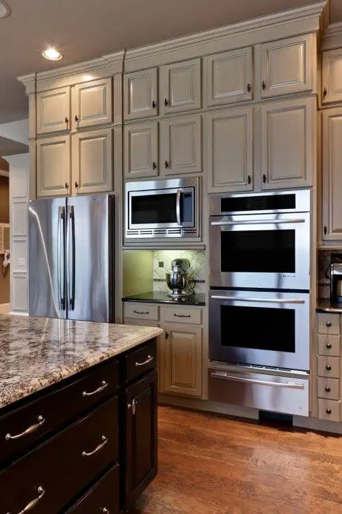 11 Kitchen cabinets around refrigerator